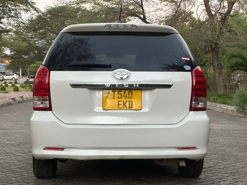 Toyota Wish 2003 Inauzwa Dar es Salaam Tanzania