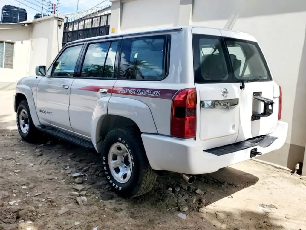Magari Sokoni Nissan Patrol ya Bei Poa 2008