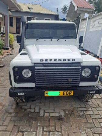 Bei Ya Land Rover Defender 2015 Sokoni Dar es Salaam Tanzania