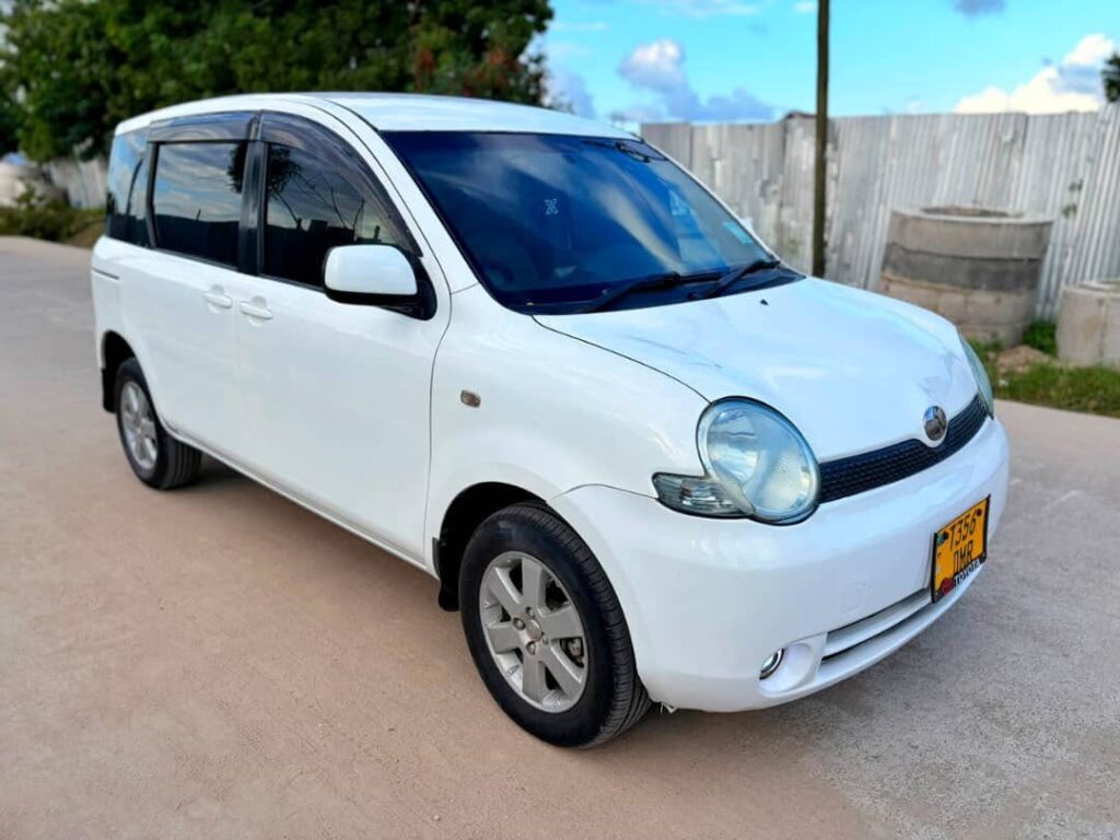 Magari Sokoni Toyota Sienta ya Bei Poa 2004
