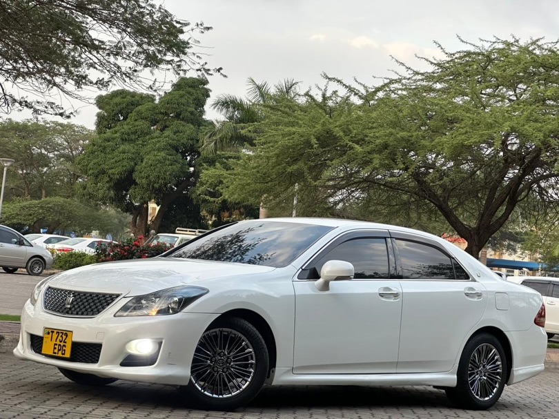 Price Of Toyota Crown 2009 for Sale in Tanzania