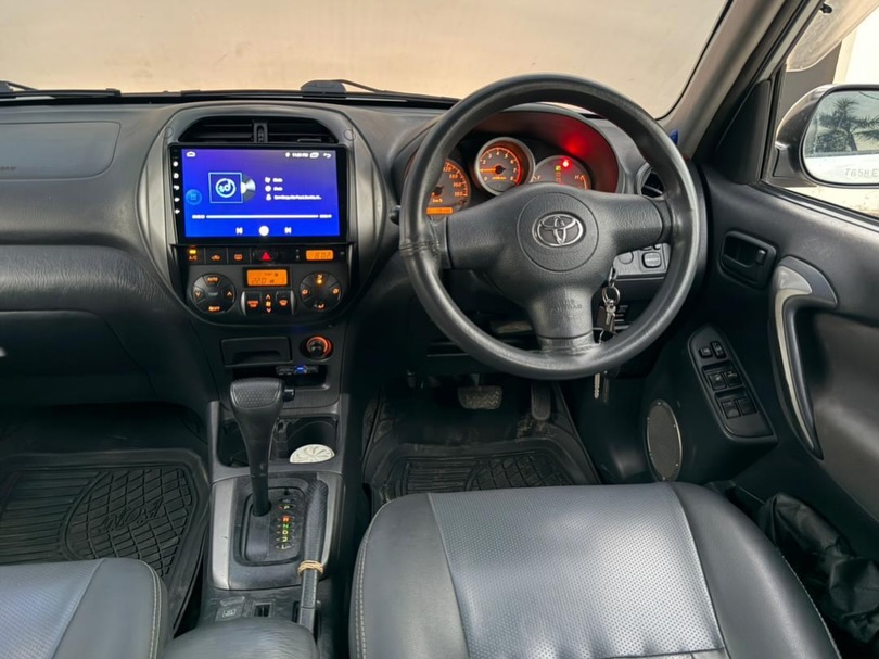 Toyota Rav4 bei poa sokoni Dar es Salaam Tanzania
