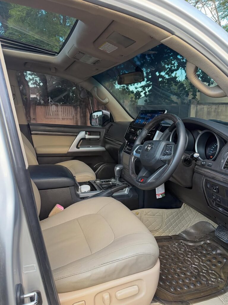 Bei ya Toyota Land Cruiser 300 Series 2021 Sokoni Dar es Salaam Tanzania