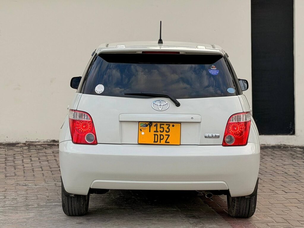 Magari IST 2005 lipo Dar es Salaam