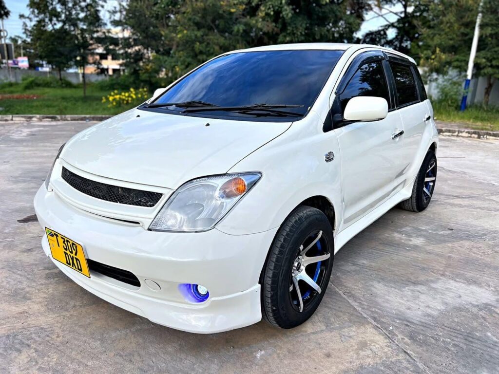 Magari IST 2005 lipo Dar es Salaam