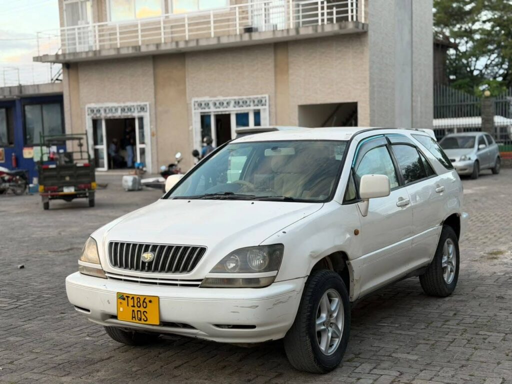 Magari Sokoni Toyota Harrier ya Bei Poa 2000