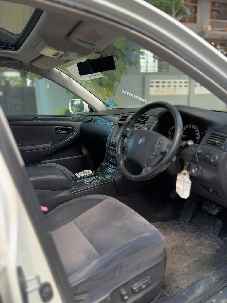 Price Toyota Crown 2005 for Sale in Dar es Salaam
