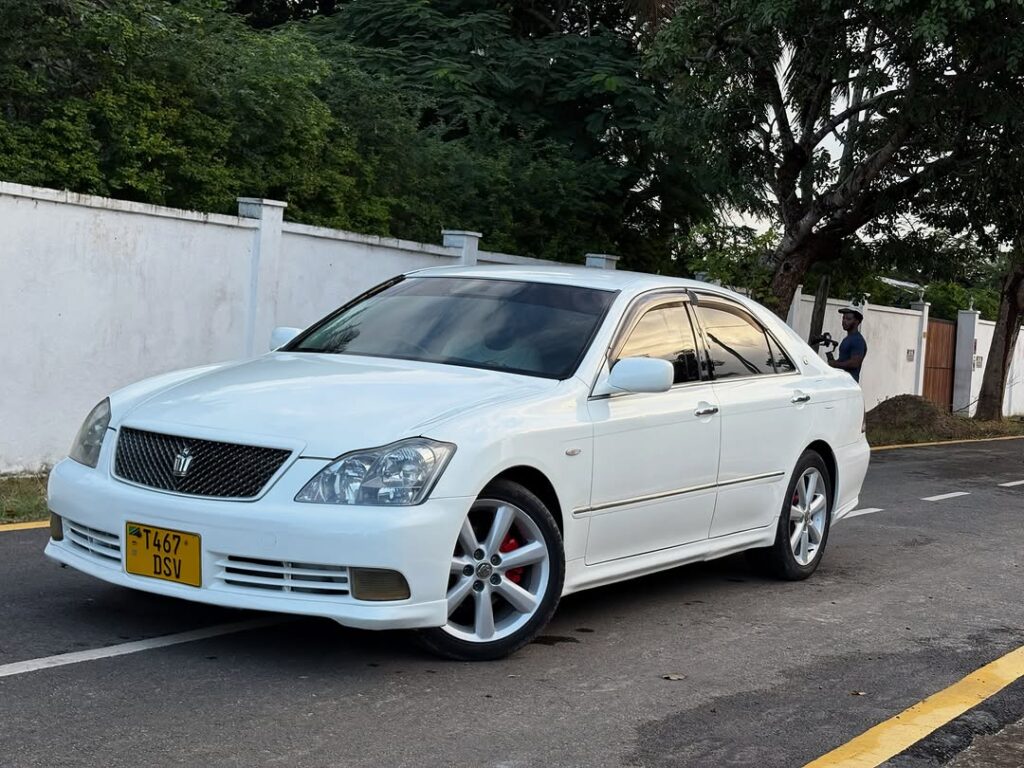 Price Of Toyota Crown 2005 for Sale in Tanzania