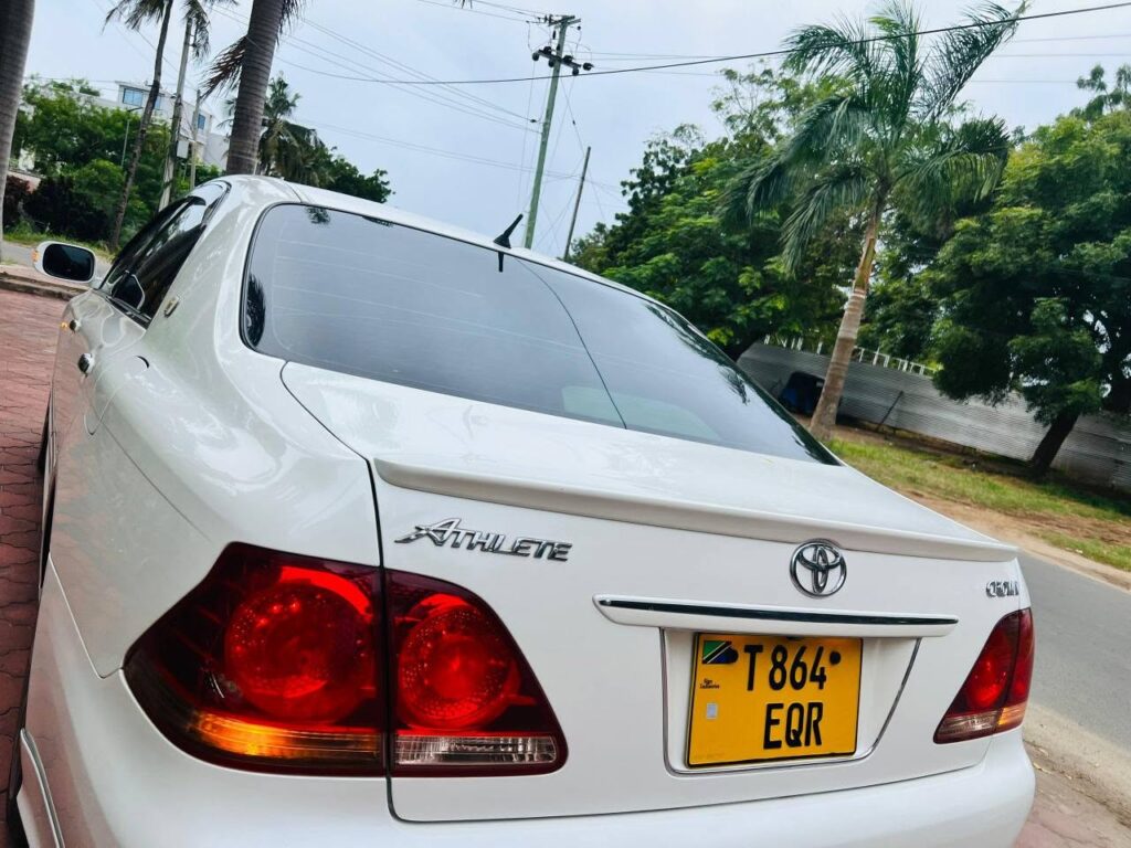 Toyota Crown bei poa sokoni Dar es Salaam Tanzania