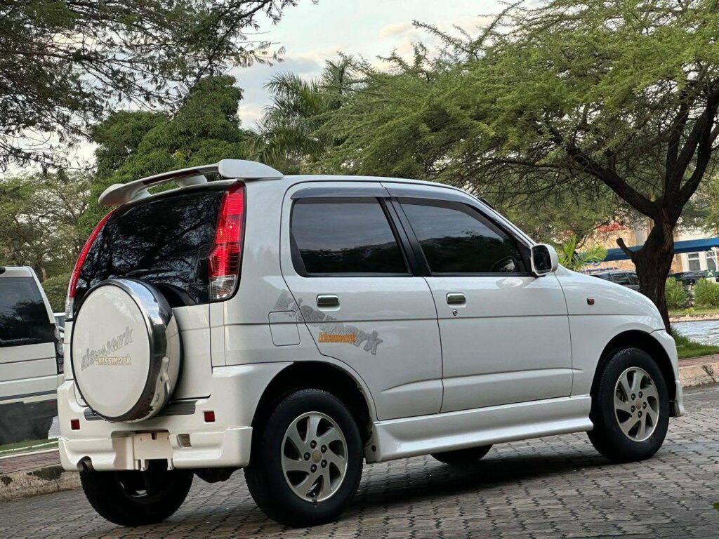 Daihatsu Terios bei poa sokoni Dar es Salaam Tanzania