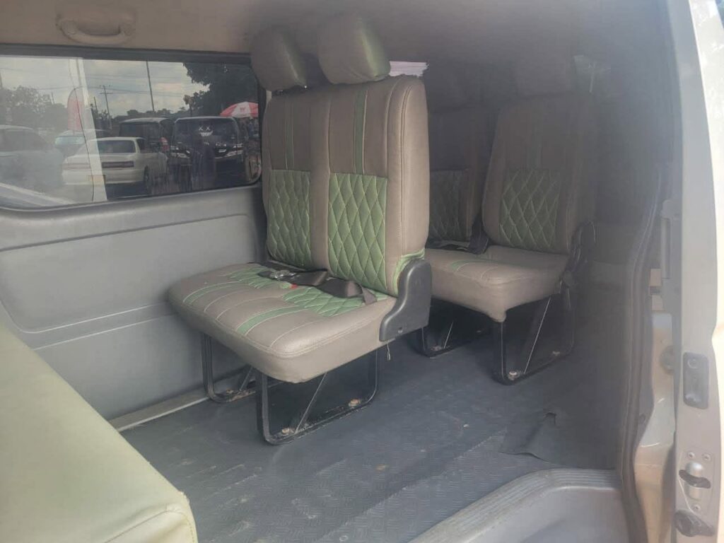 Magari Sokoni Toyota Hiace ya Bei Poa 2010