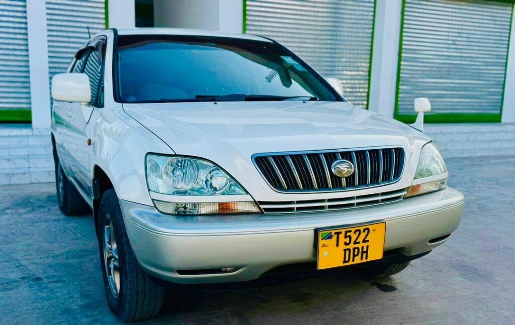 Magari Sokoni Toyota Harrier ya Bei Poa 2002