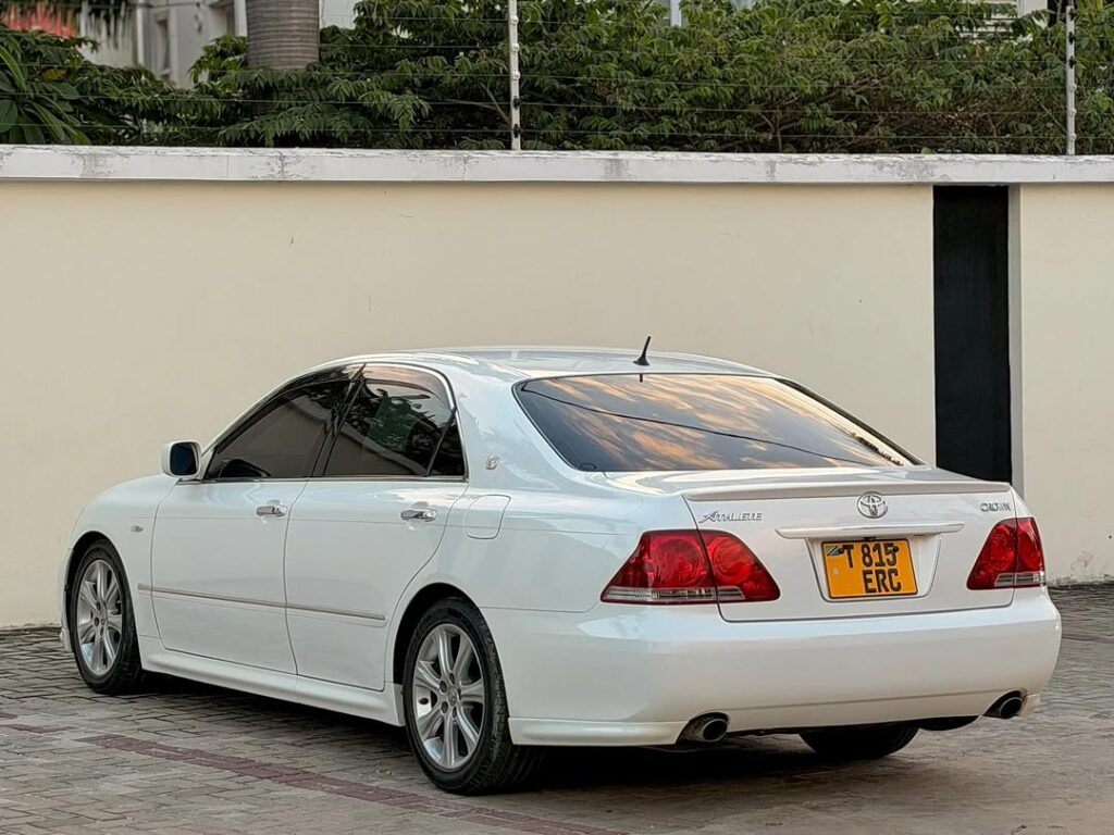 Toyota Crown 2006 Inauzwa Dar es Salaam Tanzania