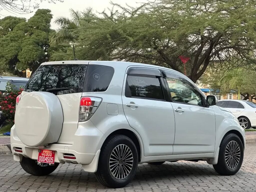Toyota Rush bei poa sokoni Dar es Salaam Tanzania