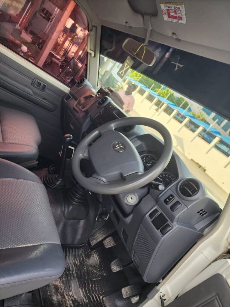 Magari Land Cruiser 76 SUV 2018 lipo Mbeya