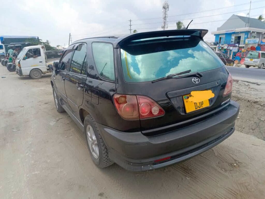 Toyota Harrier 2000 for Sale in Dar es Salaam