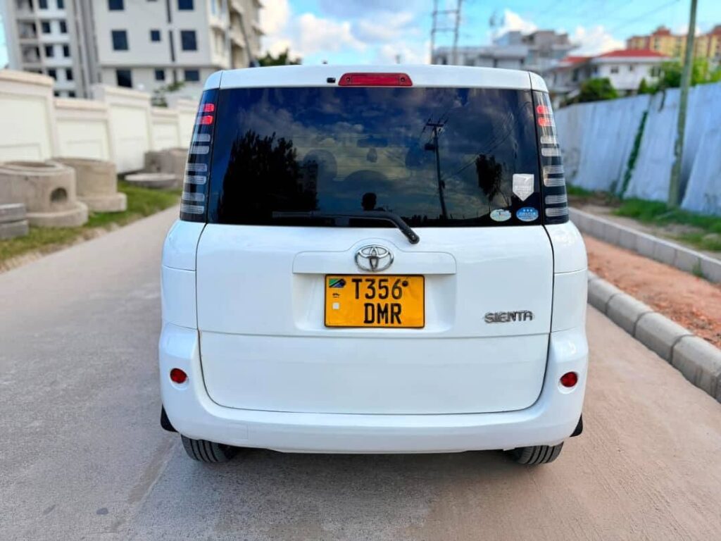 Toyota Sienta bei poa sokoni Dar es Salaam Tanzania