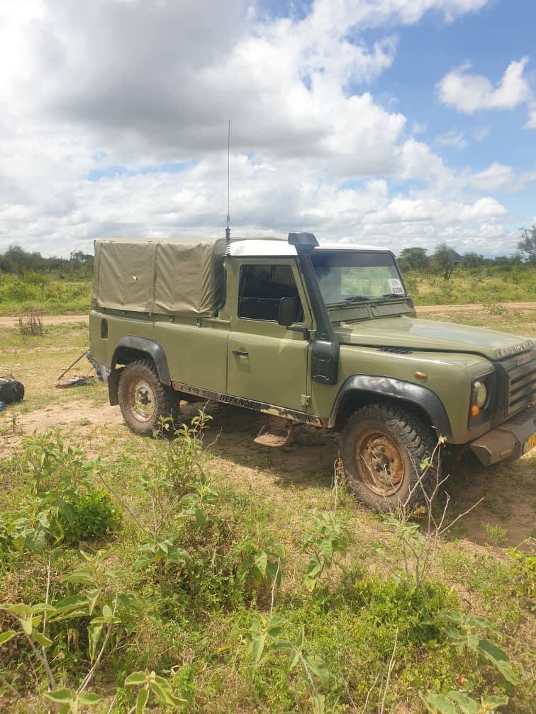 Magari Sokoni Land Rover Defender ya Bei Poa 1996