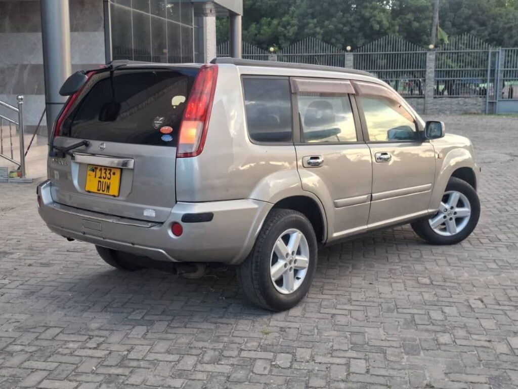 Magari X-Trail 2004 lipo Dar es Salaam
