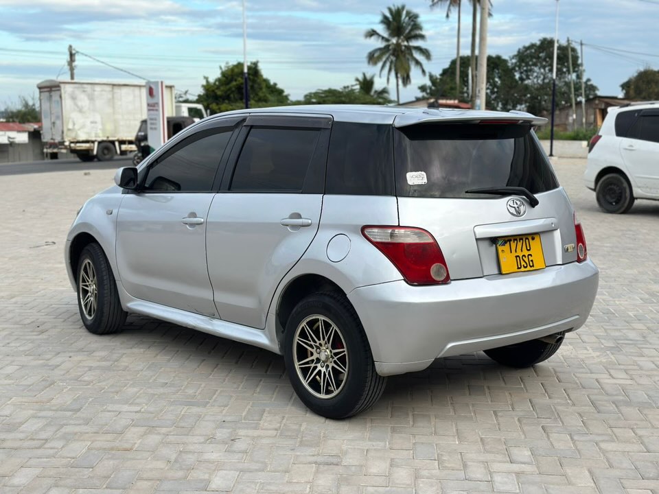 Toyota IST 2006 Inauzwa Dar es Salaam Tanzania