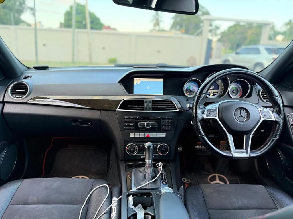 Bei ya Benz C-Class 2013 Sokoni Dar es Salaam Tanzania