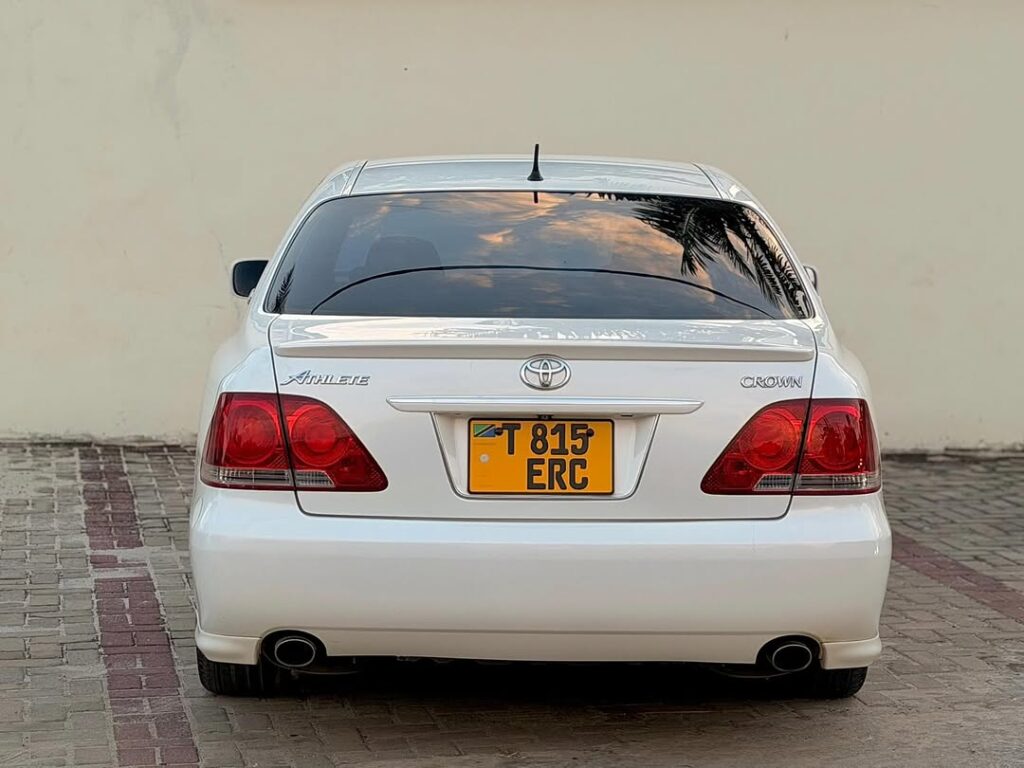 Toyota Crown bei poa sokoni Dar es Salaam Tanzania