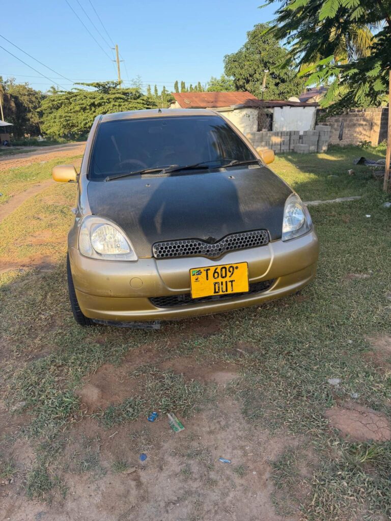 Toyota Vitz bei poa sokoni Dar es Salaam Tanzania