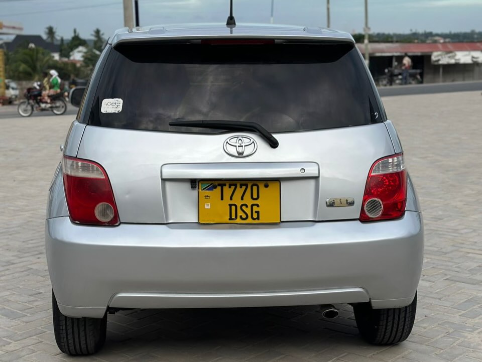 Toyota IST bei poa sokoni Dar es Salaam Tanzania