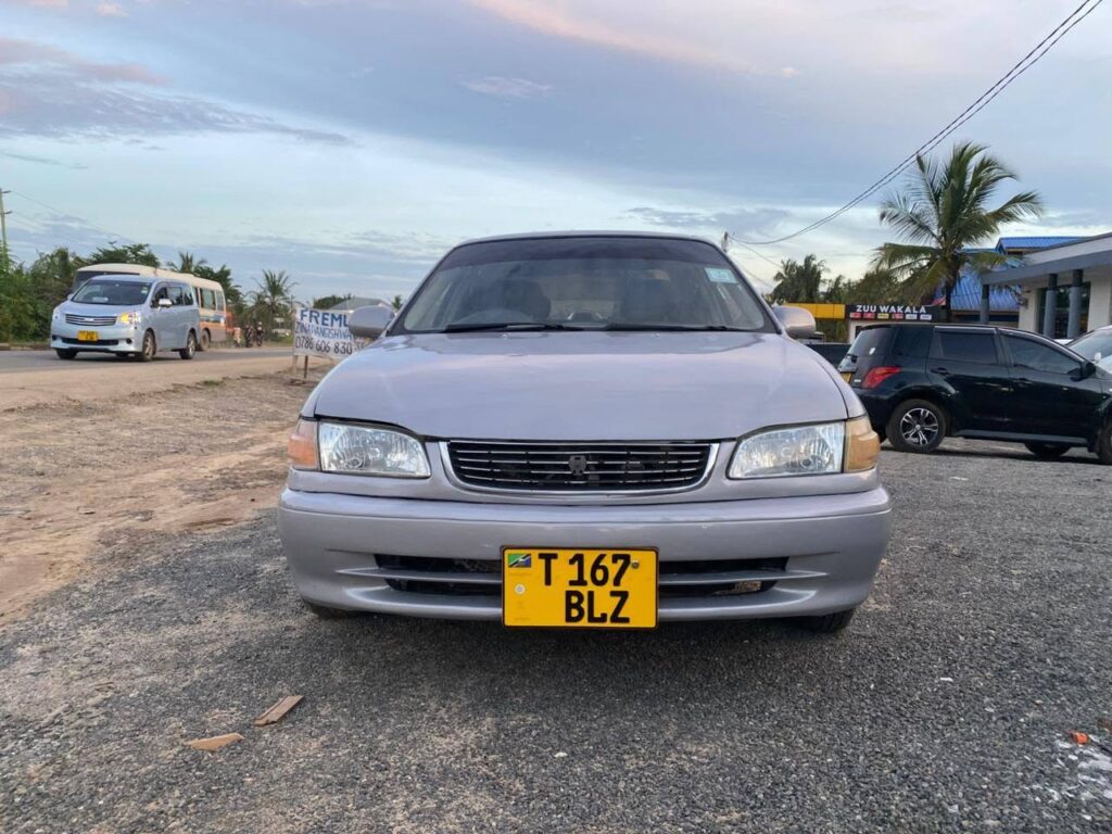 Magari Corolla 2000 lipo Dar es Salaam