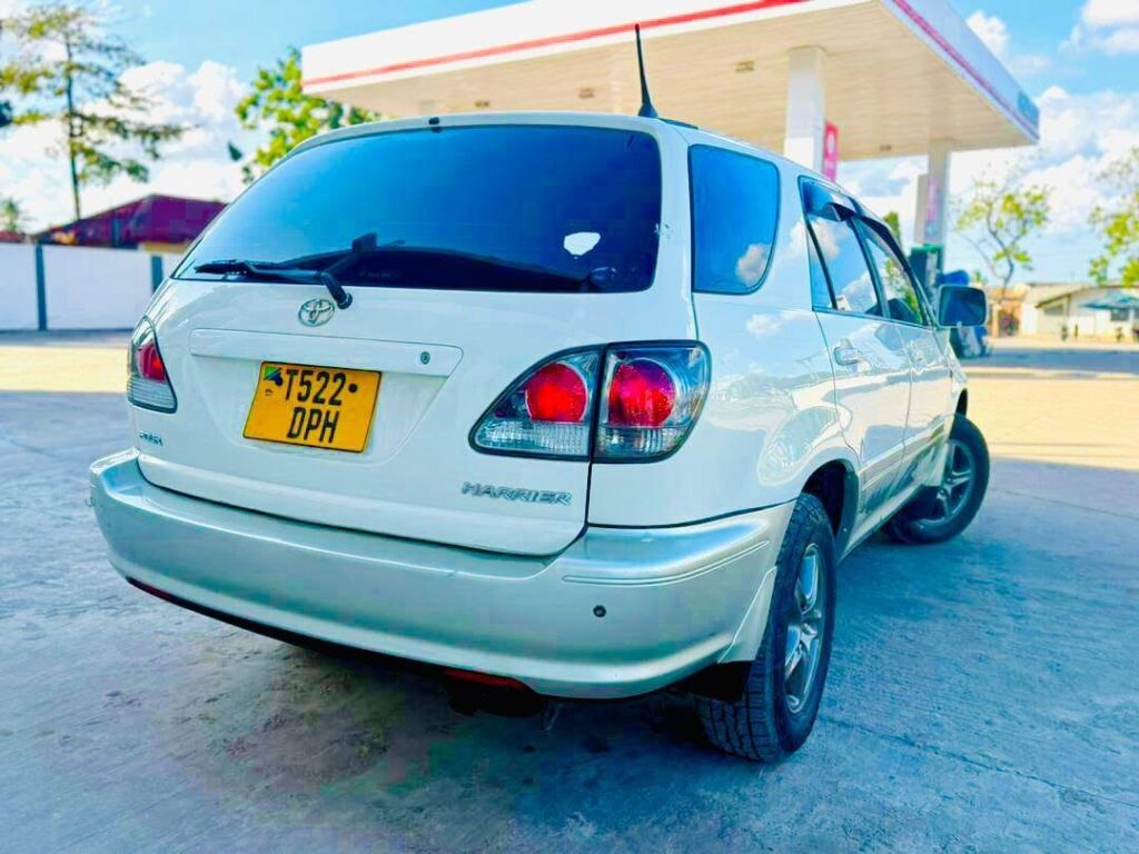 Magari Harrier 2002 lipo Dar es Salaam