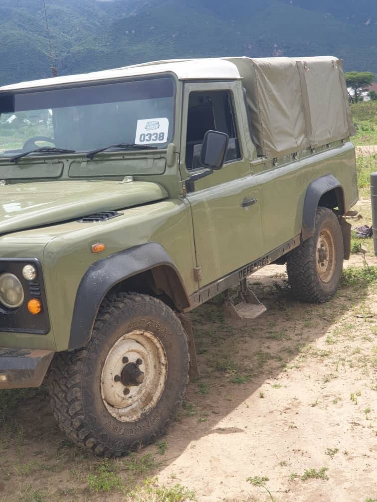 Magari Defender 1996 lipo Arusha