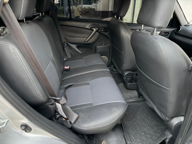 Magari Rav4 2005 lipo Dar es Salaam