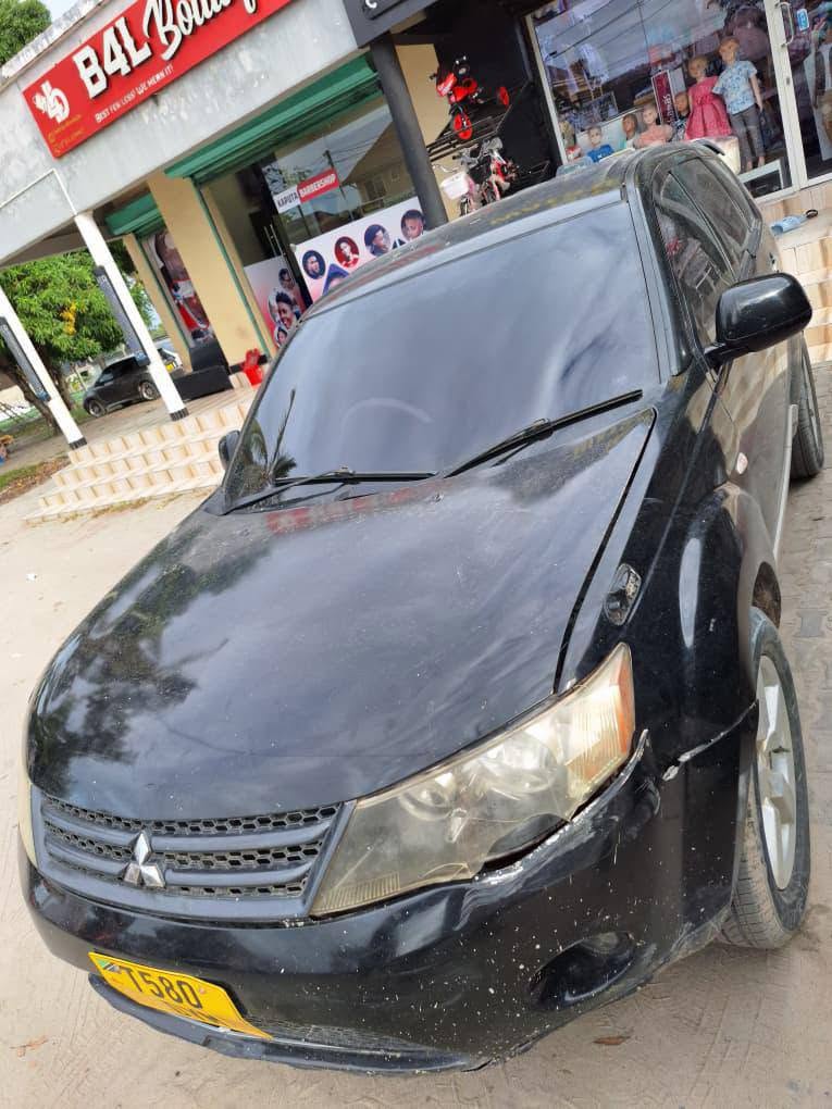 Magari Outlander 2008 lipo Dar es Salaam