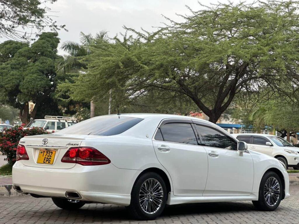 Price Toyota Crown 2009 for Sale in Dar es Salaam