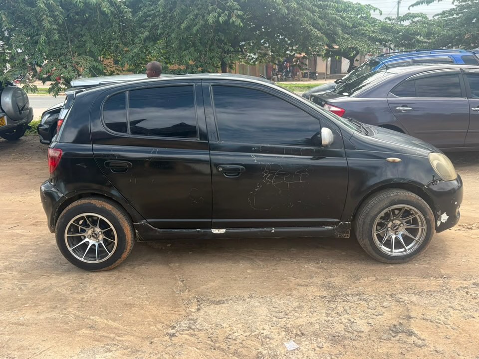Toyota Vitz bei poa sokoni Dar es Salaam Tanzania
