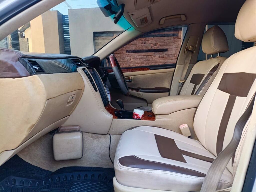 Magari Used Toyota Crown 2005 Dar es Salaam Tanzania