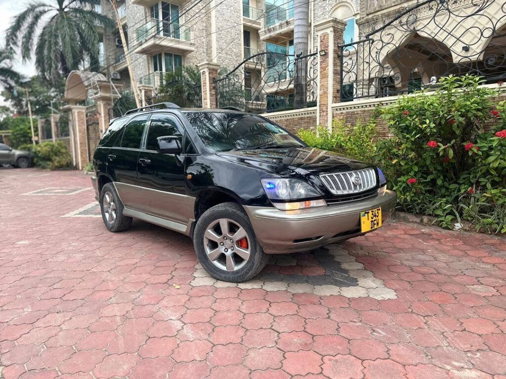 Price Toyota Harrier 2002 for Sale in Dar es Salaam
