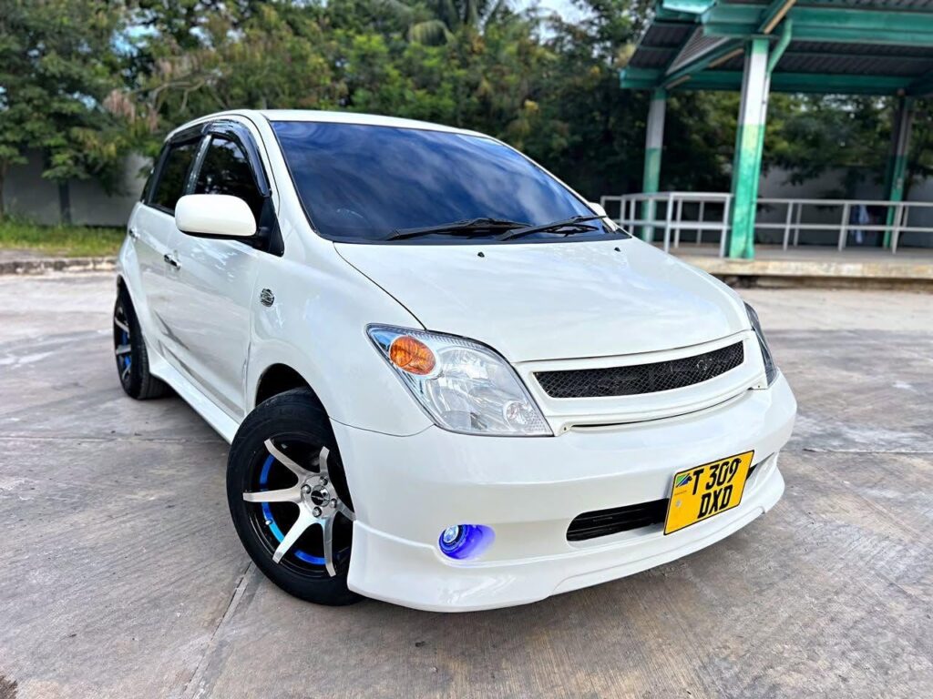Toyota IST bei poa sokoni Dar es Salaam Tanzania