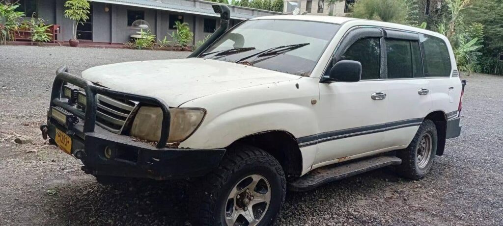 Toyota Land Cruiser V8 bei poa sokoni Dar es Salaam Tanzania