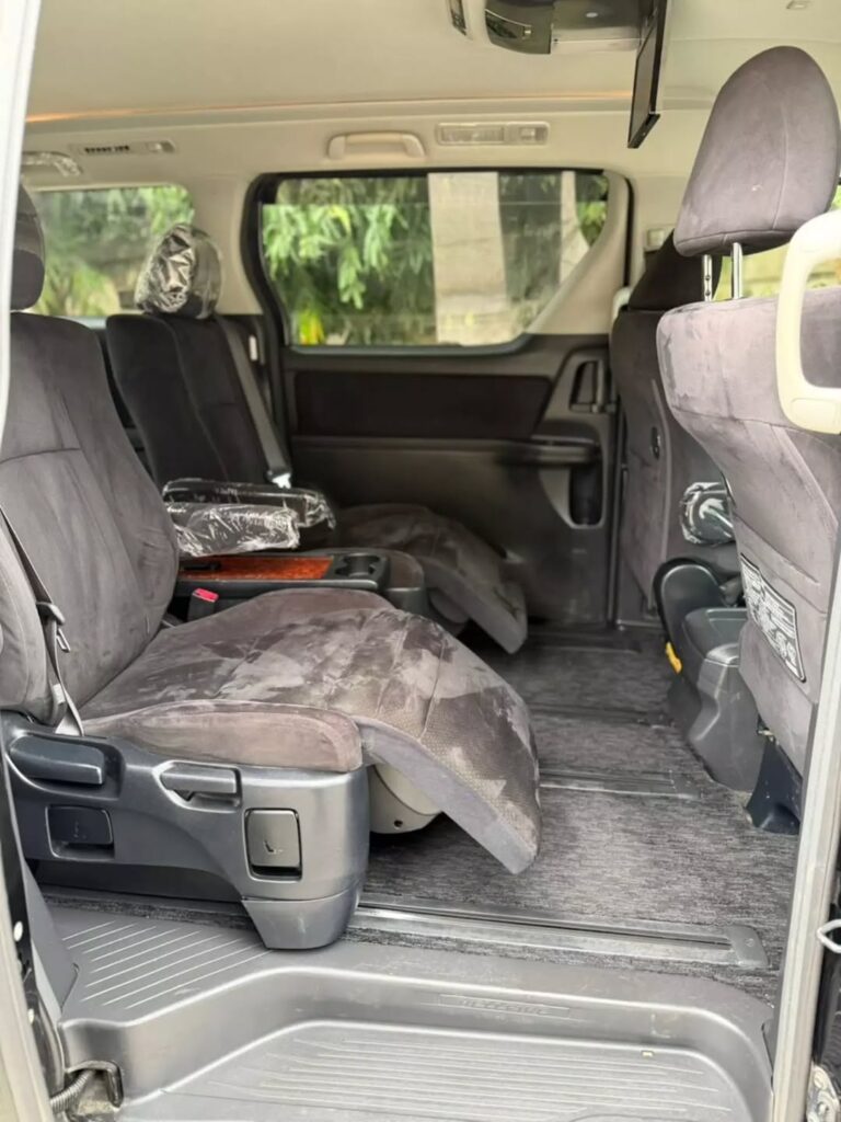 Toyota Vellfire 2010 Inauzwa Dar es Salaam Tanzania