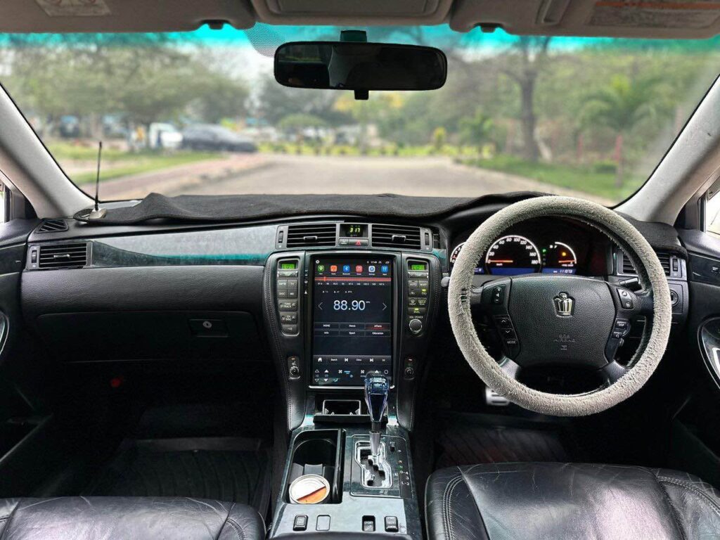 Magari Used Toyota Crown 2005 Dar es Salaam Tanzania