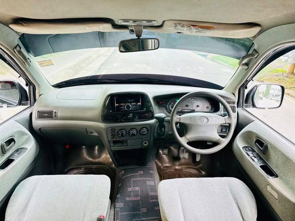 Magari Noah 2003 lipo Dar es Salaam
