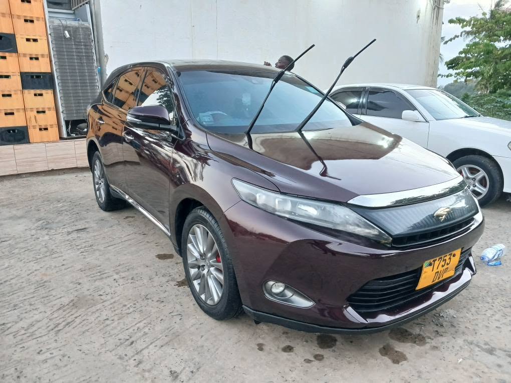 Magari Harrier 2016 lipo Dar es Salaam
