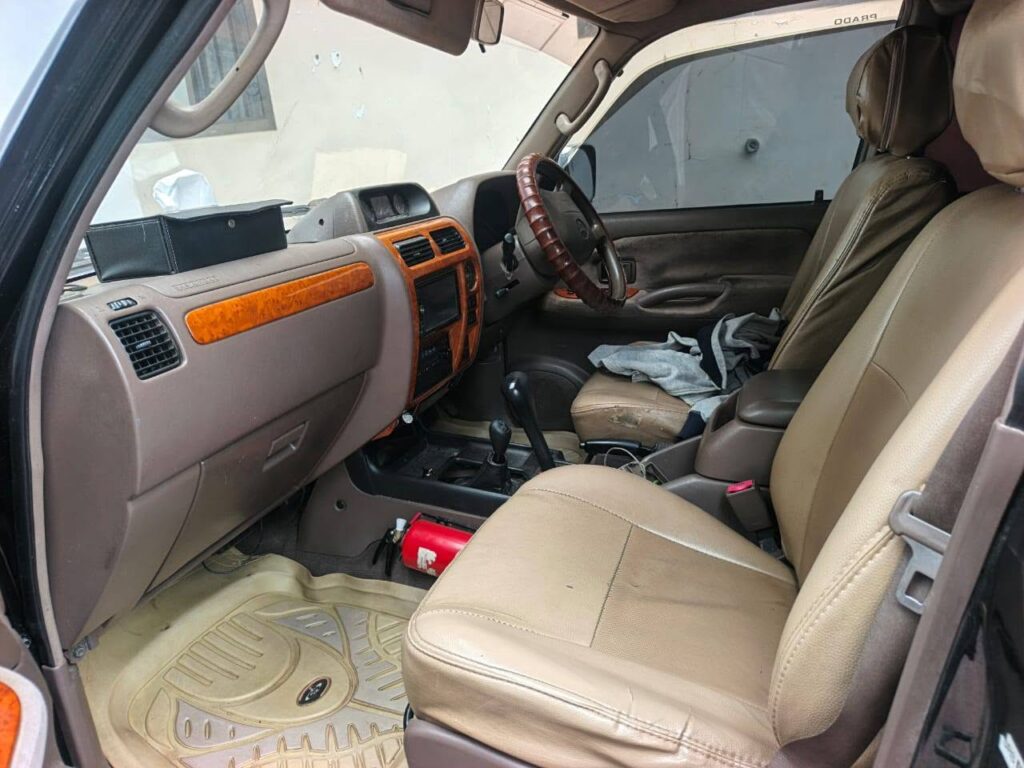 Magari Sokoni Toyota Land Cruiser Prado ya Bei Poa 2000