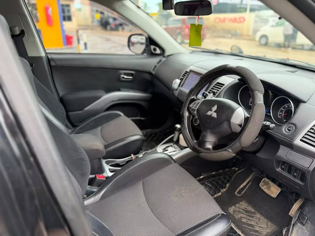 Buy Mitsubishi Outlander 2011 for Sale in Dar es Salaam