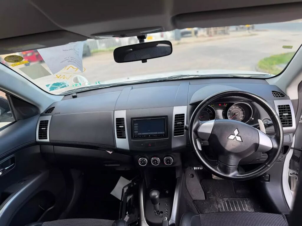 Buy Mitsubishi Outlander 2011 for Sale in Dar es Salaam