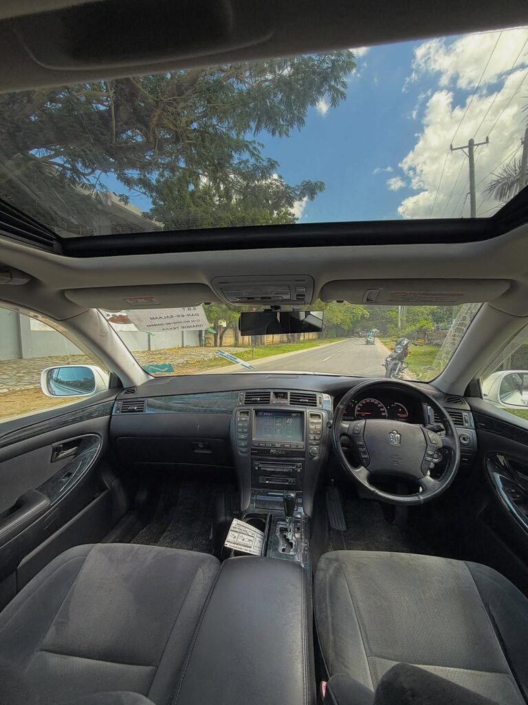 Used Toyota Crown 2005 for Sale in Dar es Salaam