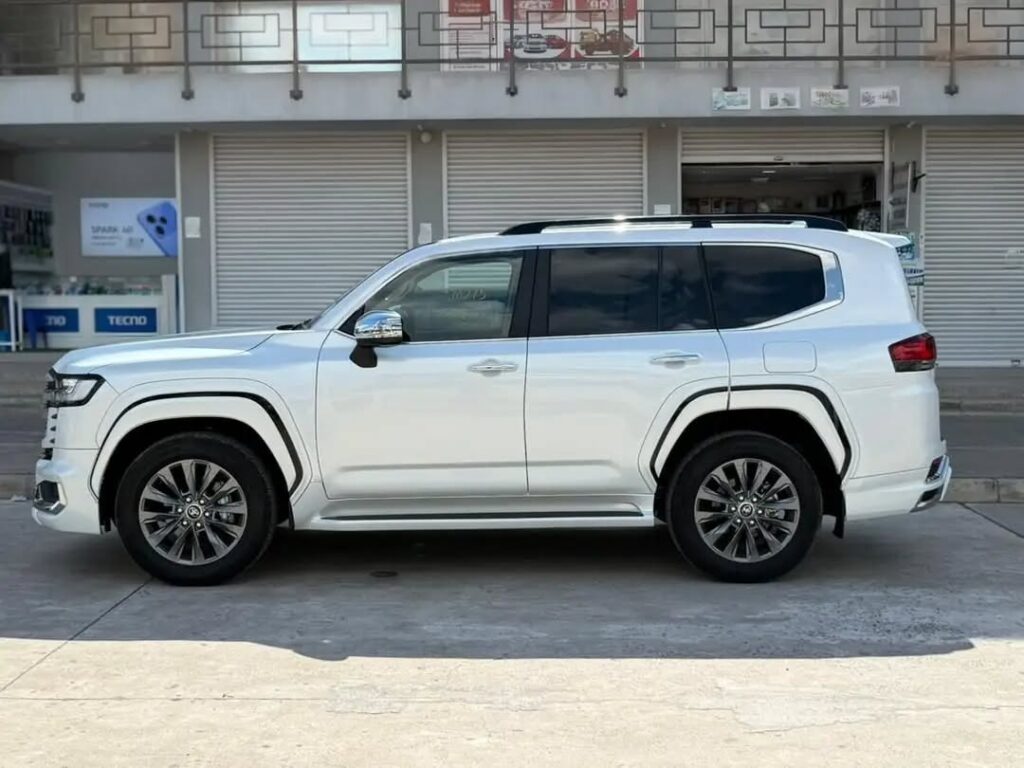 Used Toyota Land Cruiser 300 Series 2025 for Sale in Dar es Salaam