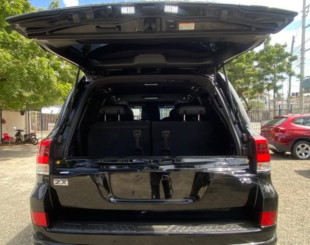 Used Toyota Land Cruiser V8 2017 for Sale in Dar es Salaam