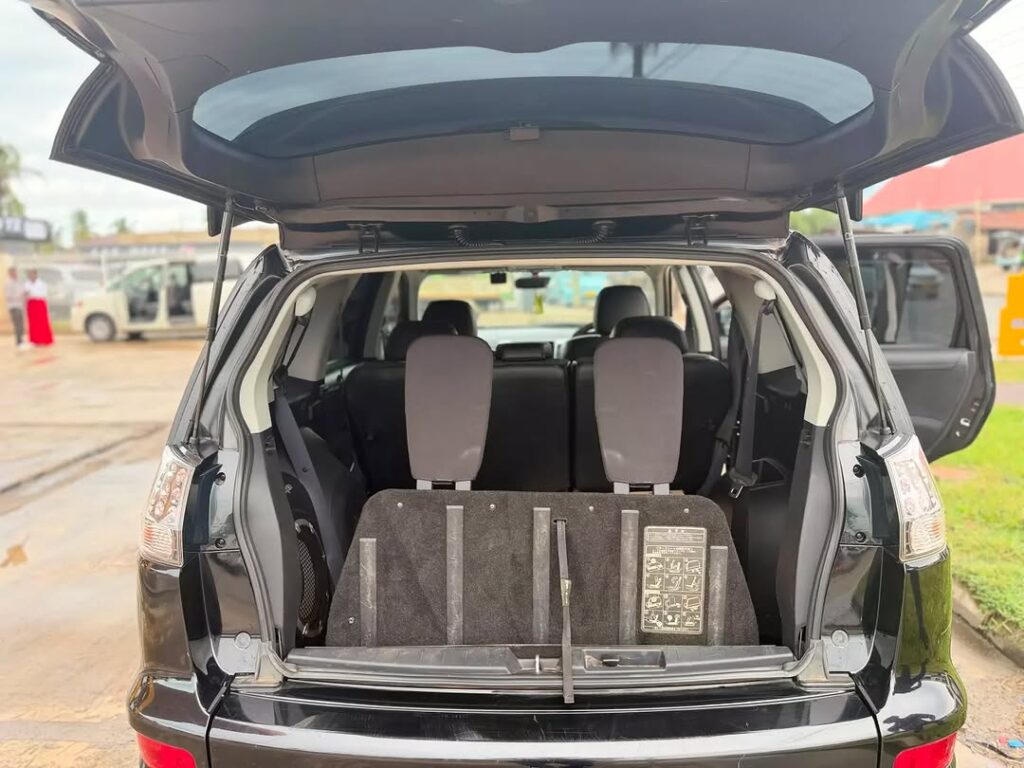 For Sale Mitsubishi Outlander 2011 in Dar es Salaam